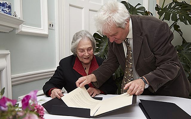 Dr. Ruth Arnon (L) and Dr. Paul Nurse sign the agreement (Photo credit: Courtesy)