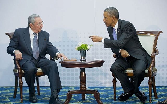 US President Barack Obama, right, leans over towards Cuban President Raul Castro during their meeting at the Summit of the Americas in Panama City, Panama, Saturday, April 11, 2015. (AP Photo/Pablo Martinez Monsivais)