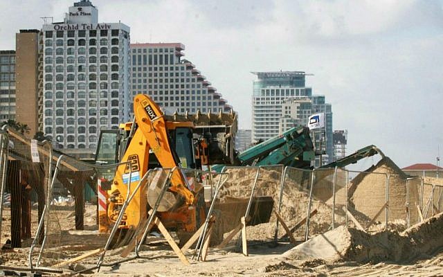 Illustrative photo of construction work in Tel Aviv (photo credit: Roni Schutzer/Flash 90)