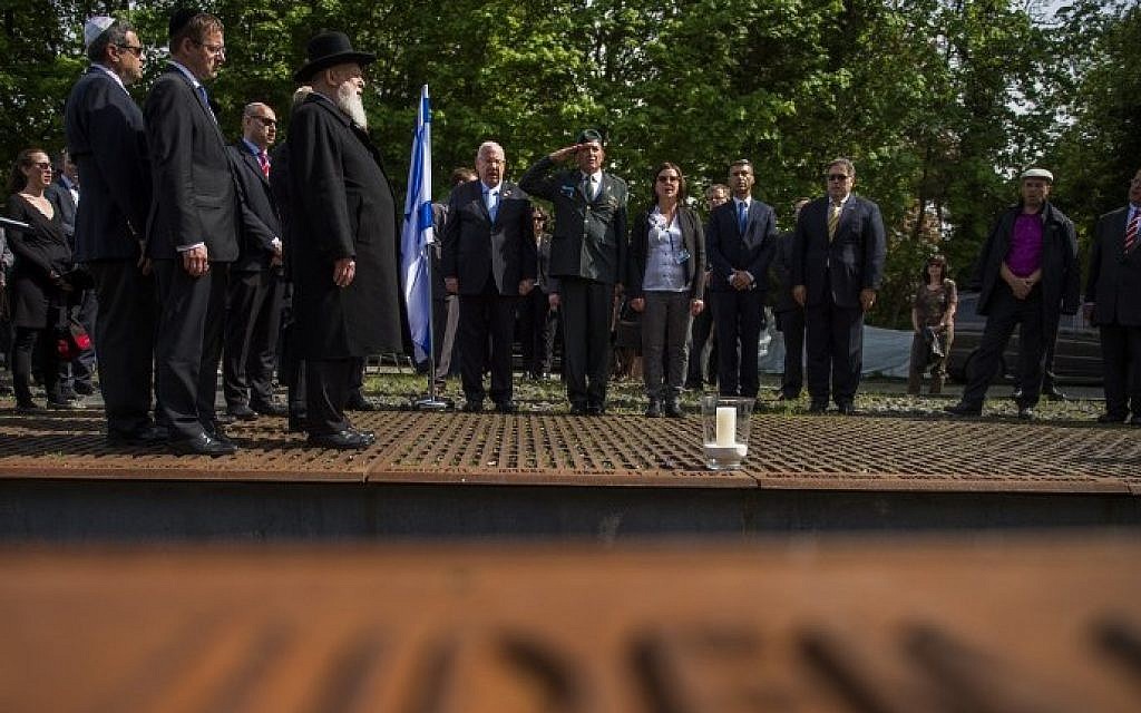 President Reuven Rivlin attends a memorial ceremony at the 'Gleis 17' (platform 17) memorial of the deportation of Jews from Berlin to concentration camps at the Grunewald railway station in Berlin on May 11, 2015. (Photo credit: Odd Andersen/AFP)