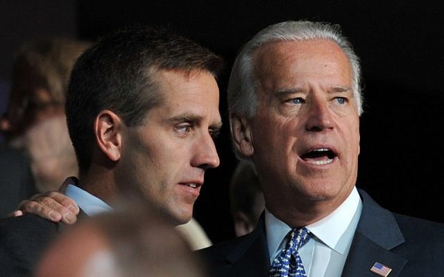 Joe Biden, right, is seen with his son Beau Biden in Denver, Colorado, on August 25, 2008. (AFP/Paul J. RICHARDS)