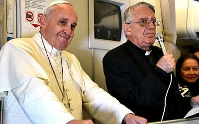 Vatican spokesman Rev. Federico Lombardi with Pope Francis, speaking to journalists on a flight from Manila to Rome, Jan. 19, 2015. (AP Photo/Giuseppe Cacace, pool)