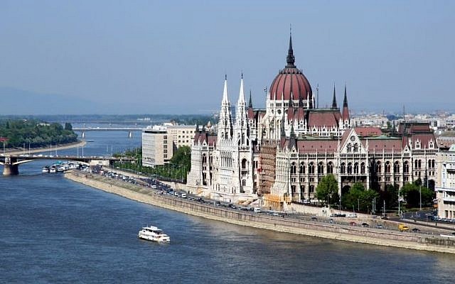 Budapest's parliament building (Wikipedia/AngMoKio, CC BY-SA 2.5)