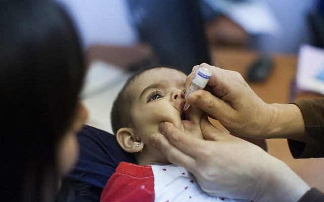 A child being vaccinated at a children's medical center in Neve Yaakov, Jerusalem, September 10, 2013. (Yonatan Sindel/Flash90)