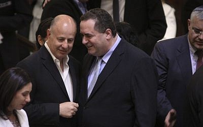 Incoming coalition chairman Tzachi Hanegbi (L) and Transportation and Intelligence Minister Yisrael Katz (R) at a Knesset ceremony to swear in the new government on May 14, 2015 (Knesset Spokesperson)