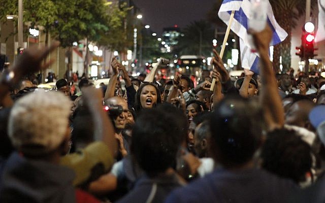Ethiopian Israelis march in an anti-police brutality demonstration in Tel Aviv's Rabin Square on Sunday, May 3, 2015. (photo credit: Judah Ari Gross/Times of Israel staff)