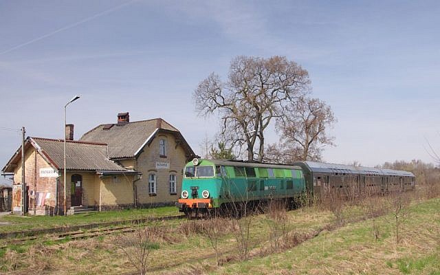 Rajgrod Railway Station in Poland (photo credit: CC BY-SA (GRAD), Wikimedia Commons)