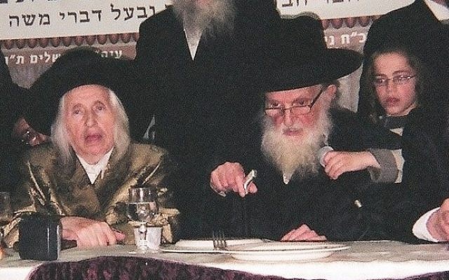 Rabbi Moshe Sternbuch, right, in an April 2012 photo. (Photo credit: Wikimedia commons/CC BY 3.0)