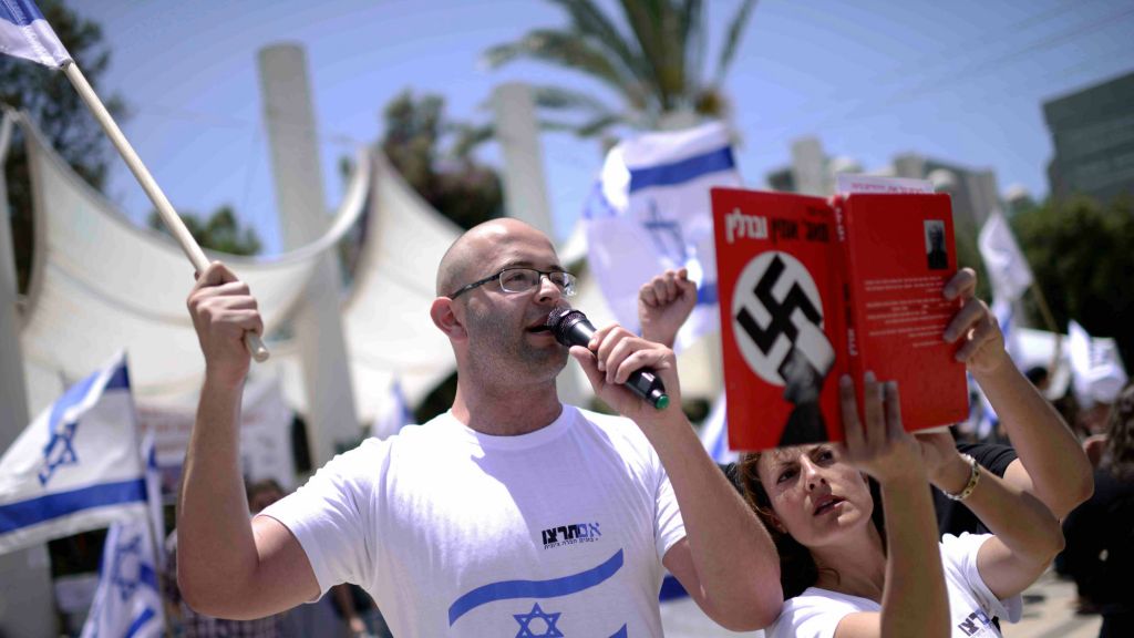 Israeli right-wing activists demonstrate during a rally at theTel Aviv University in Tel Aviv on May 20, 2015 (Tomer Neuberg/Flash90 