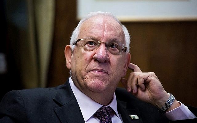 File: President Reuven Rivlin in his office at the President's Residence in Jerusalem on May 5, 2015. (Yonatan Sindel/Flash90)