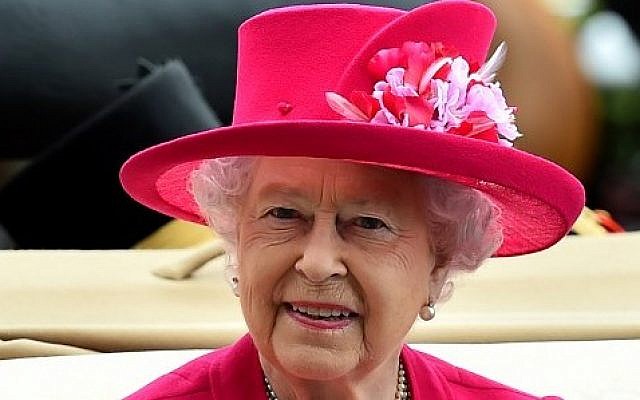 Britain's Queen Elizabeth II, June 16, 2015. (AFP/BEN STANSALL)