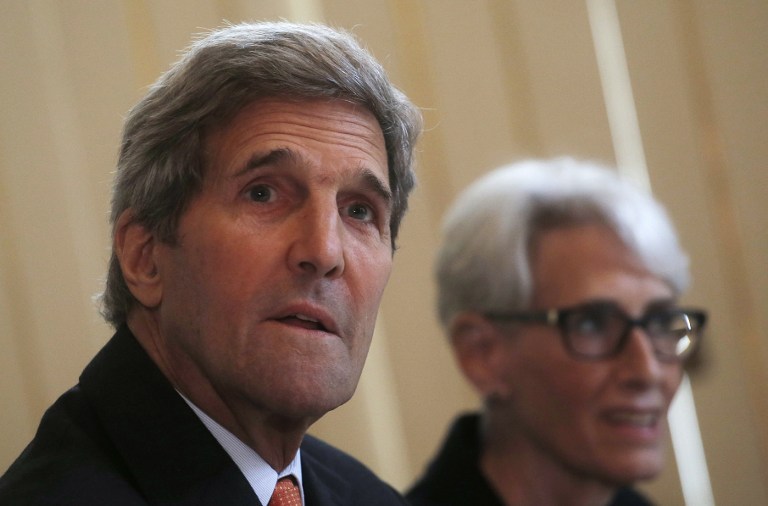 US Secretary of State John Kerry (L) and US Under Secretary for Political Affairs Wendy Sherman meet with European Union foreign policy chief Federica Mogherini (unseen) at a hotel in Vienna on June 28, 2015 as part of  talks between Iran and the US concerning Iran's nuclear program.  (AFP PHOTO / POOL / Carlos Barria)