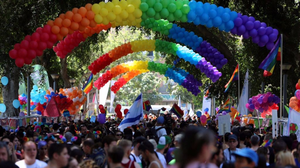 Arches of rainbow-hued balloons at Tel Aviv's Gay Pride parade in June 2015. (Guy Yehiely/City of Tel Aviv-Jaffa)