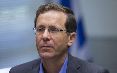 File: Opposition leader Isaac Herzog on June 1, 2015. (Yonatan Sindel/Flash90)