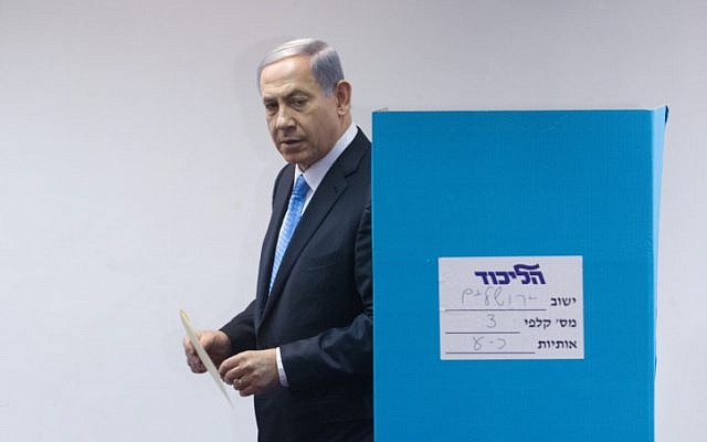 Prime Minister Benjamin Netanyahu votes at a polling station in Jerusalem on the method of elections within the Likud party for the upcoming government elections. June 14, 2015.(Miriam Alster/FLASH90)