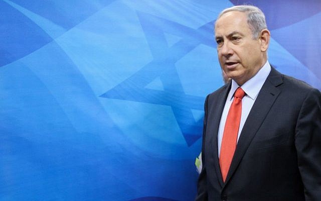 Prime Minister Benjamin Netanyahu arrives for the weekly cabinet meeting at the Prime Minister's Office in Jerusalem, on June 28, 2015. (Alex Kolomoisky, Pool)