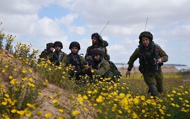 Soldiers of the Gaza border division take part in a drill on March 22, 2015. The purpose of the drill was to reenact scenarios following lessons learned from last summer's Operation Protective Edge. (IDF Spokesperson's Unit)