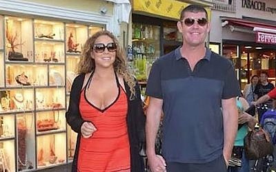Singer Mariah Carey strolls hand-in-hand with her significant other, Australian businessman James Packer, in Capri, Italy, in June 2015. (screen capture: YouTube)