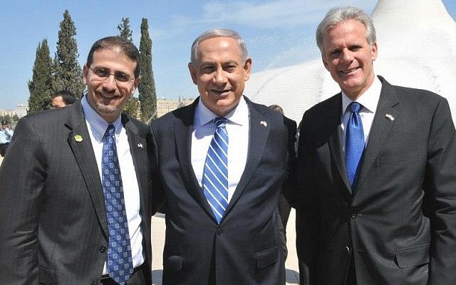 Michael Oren with Prime Minister Benjamin Netanyahu and US Ambassador Dan Shapiro in Jerusalem during President Barack Obama's visit to Israel in March 2013 (Facebook)