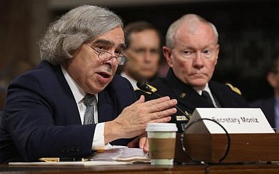 Energy Secretary Ernest Moniz (L) testifies before the Senate Armed Services Committee about the nuclear deal struck between Iran and six nations, including the United States, with Chairman of the Joint Chiefs of Staff Gen. Martin Dempsey on Capitol Hill July 29, 2015 in Washington, DC (Chip Somodevilla/Getty Images/AFP)