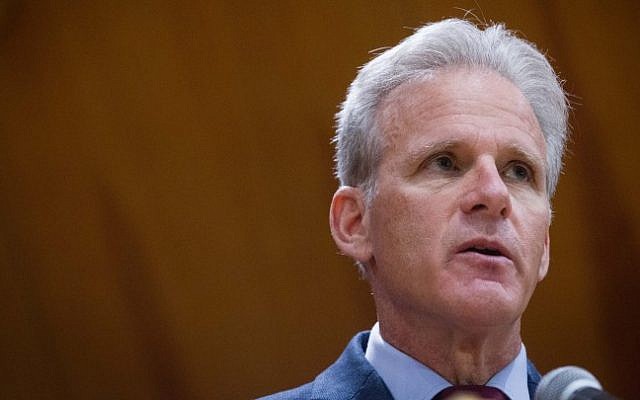 Kulanu party member Michael Oren attends a political debate held at the Hebrew University in Jerusalem, on March 03, 2015. (Miriam Alster/FLASH90)