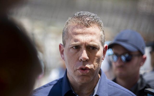 Minister of Internal Security Gilad Erdan during a visit to the Western Wall in Jerusalem's Old City, July 31, 2015 (Yonatan Sindel/Flash90)