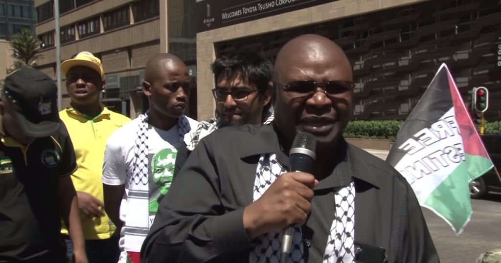 Obed Bapela (R), a deputy minister in South African President Jacob Zuma’s office, who threatened to summon students who visited Israel to an investigation. (YouTube)