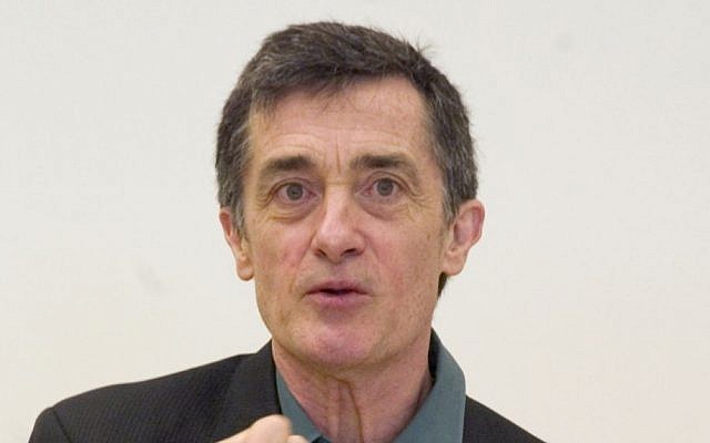 Tony Award-winning Welsh-born actor and director Roger Rees in May 24, 2006. (AP Photo/Jim Cooper, File)