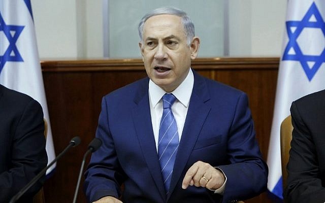 Prime Minister Benjamin Netanyahu chairs the weekly cabinet meeting at his Jerusalem office on August 2, 2015. (Gali Tibbon/AFP/Pool)