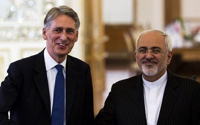 Iranian Foreign Minister Mohammad Javad Zarif (R) and his then-British counterpart Philip Hammond shake hands during a joint press conference in Tehran on August 23, 2015 (Behrouz Mehri/AFP)