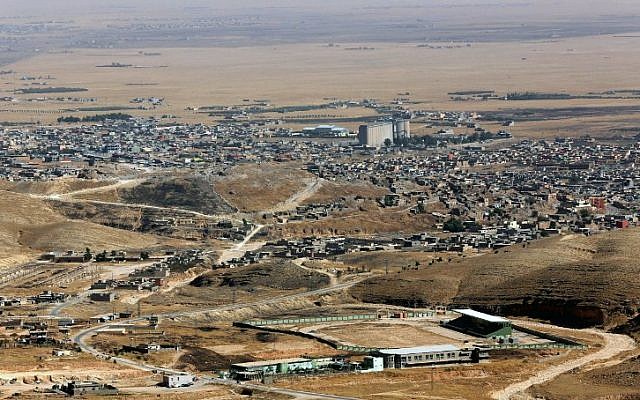 A picture taken on August 17, 2015 shows a general view of the northern Iraqi town of Sinjar, west of the city of Mosul. (AFP PHOTO / SAFIN HAMED)