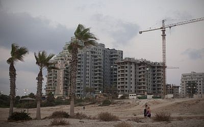 Apartments under construction in the Israeli city of Ashkelon. (Lior Mizrahi/ Flash90)