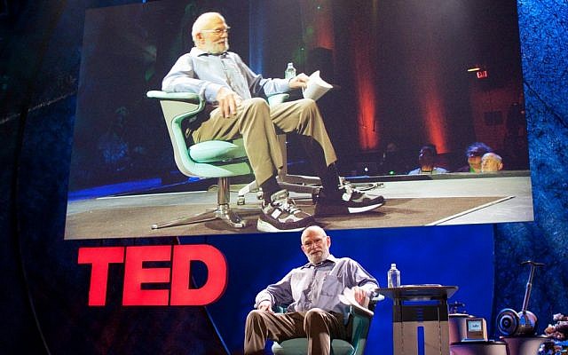 Oliver Sacks giving a TED talk in 2009. (CC BY Bill Holsinger-Robinson, Flickr)