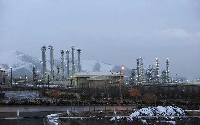 Iran's heavy-water nuclear facility is backdropped by mountains near the central city of Arak, Iran, on January 15, 2011. (AP/ISNA, Hamid Foroutan, File)