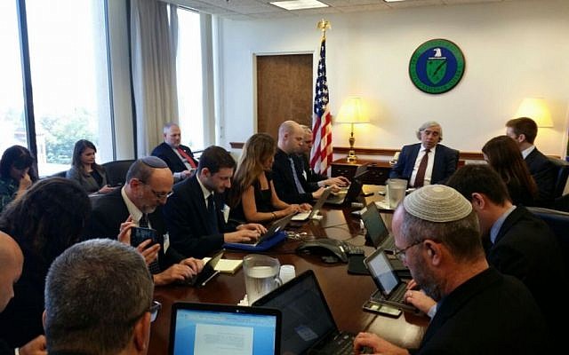 US Energy Secretary Ernest Moniz briefing Israeli reporters on the nuclear deal with Iran in his Washington office, August 3, 2015 (photo credit: courtesy IDCA)