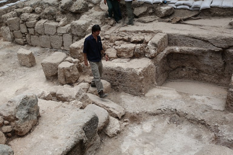Israeli archeologist Amit Re'em, of the Israel Antiquities Authority, stands on September 21, 2015 at the site of excavations where a large Mausoleum was recently uncovered located a short distance from the central Israeli city of Modiin. In recent weeks the Israel Antiquities Authority, together with local residents and young people, has been conducting an unusual archaeological excavation in search of the real location of the Tomb of the Maccabees. (AFP PHOTO/GALI TIBBON)