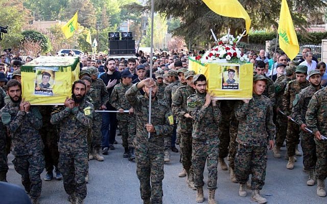 Hezbollah fighters carry the coffins of comrades who were killed in battles in Syria during their funeral on September 21, 2015 in the town of Baalbek in eastern Lebanon's Bekaa Valley. (AFP/STR)