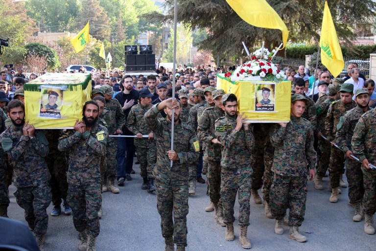 Hezbollah fighters carry the coffins of comrades who were killed in battles in Syria during their funeral on September 21, 2015 in the town of Baalbek in eastern Lebanon's Bekaa Valley. (AFP/STR)