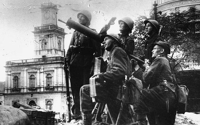 Polish soldiers with anti-aircraft artillery near the Warsaw Central Station during the first days of the September 1939 joint invasion of Poland by Nazi Germany and the Soviet Union. (Wikimedia)