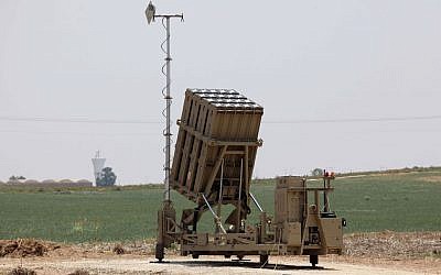 An Iron Dome battery seen near the Southern Israeli town of Netivot, December 27, 2014. (Talucho/Flash90)