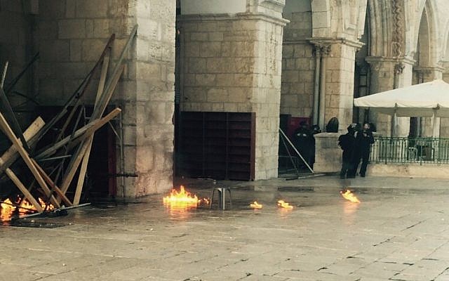 Small fires break out on Temple Mount after Palestinian rioters throw firebombs at Israeli police forces on Monday, September 28, 2015. (Israel Police)