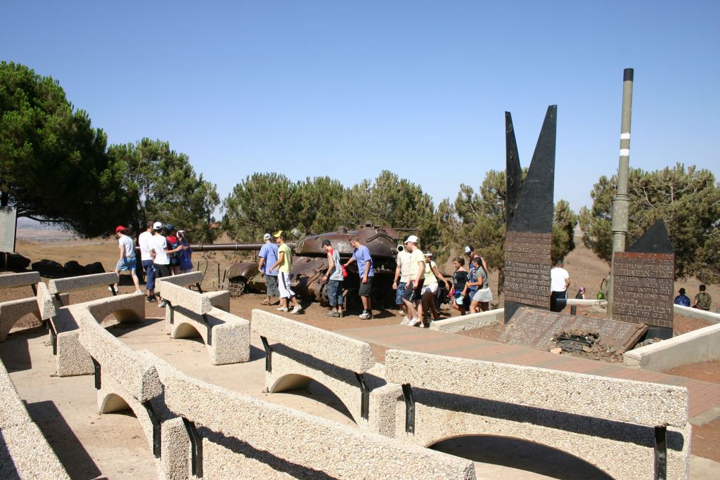 The Oz77 memorial (Shmuel Bar-Am)