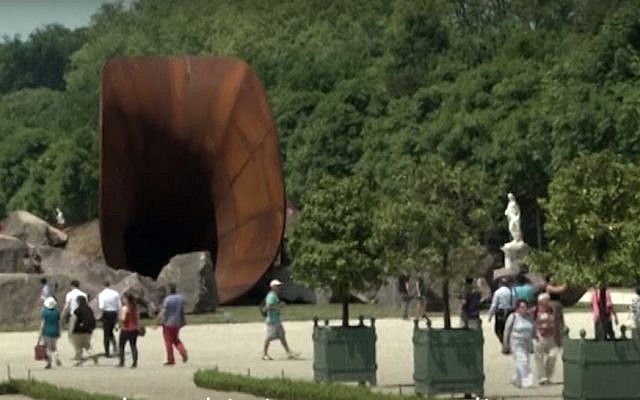 The Dirty Corner, or Queen's vagina, in Versailles. (Screen capture: Al-Jazeera via YouTube)
