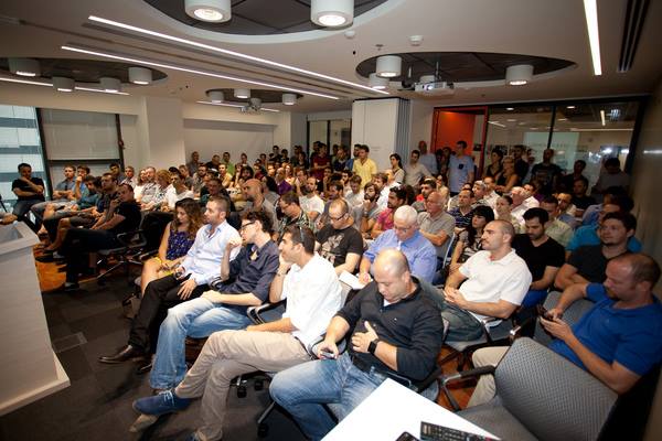 A lecture at the 8200 EISP accelerator (Photo credit: Facebook)