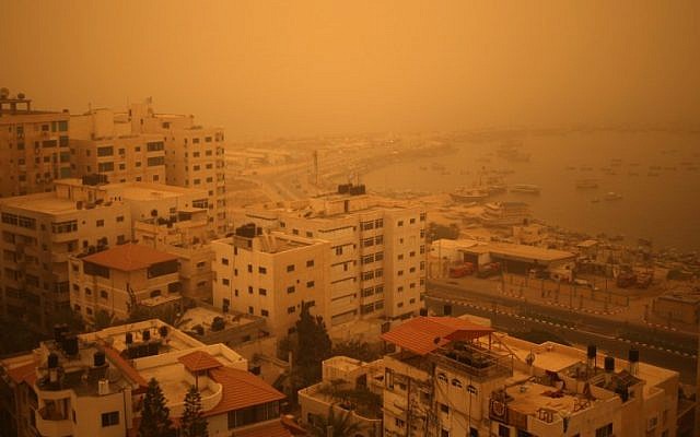 A picture taken on September 8, 2015, shows Gaza City's seafront shrouded in a thick cloud of dust. (AFP/MOHAMMED ABED)