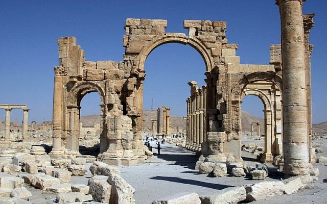 A file picture taken on June 19, 2010 shows the Arch of Triumph among the Roman ruins of Palmyra, 220 kms northeast of the Syrian capital Damascus. (AFP PHOTO / FILES)