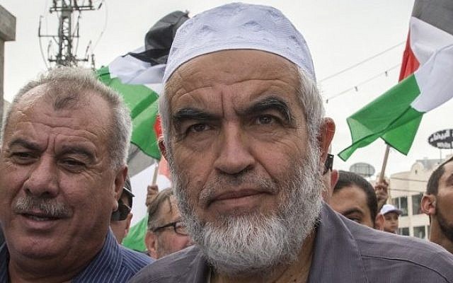 Arab Israeli Islamist leader Sheikh Raed Salah takes part in a large anti-government demonstration in Sakhnin, October 13, 2015 (AFP/JACK GUEZ)