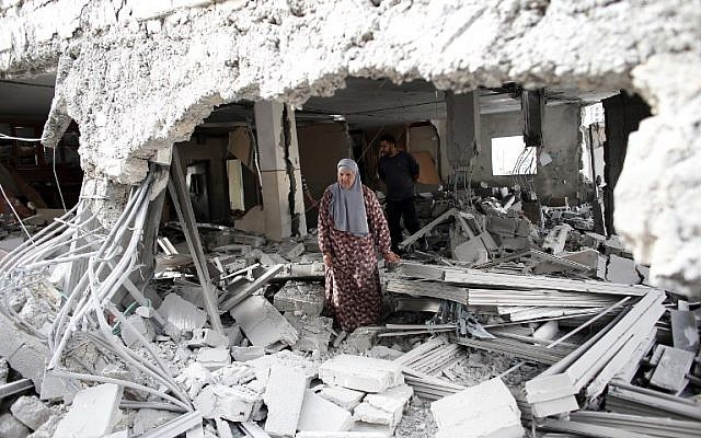 A Palestinian woman walks amid the rubble of a house after Israeli security forces demolished the homes of two Palestinians behind attacks in the Palestinian neighborhood of Jabal Mukaber in East Jerusalem, on October 6, 2015. (AFP/THOMAS COEX)