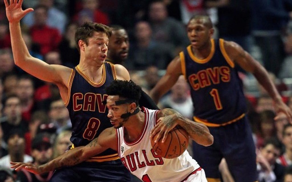 Chicago Bulls beat Cleveland Cavaliers as LeBron James has late shot  blocked on NBA opening night, The Independent