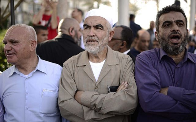 Islamic Movement leader Raed Salah (center) takes part in a rally in Tel Aviv's Rabin Square on April 28, 2015. (Tomer Neuberg/Flash90)
